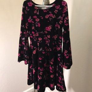 Ella Moss Girl’s Bell Sleeve Stretch Velvet Dress
